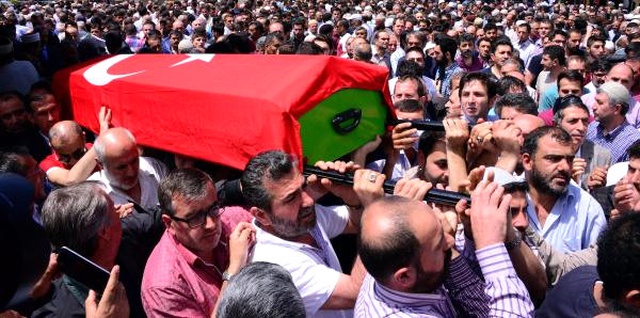 'Prensesleri', Terör Kurbanı Babalarını Gözyaşlarıyla Uğurladı