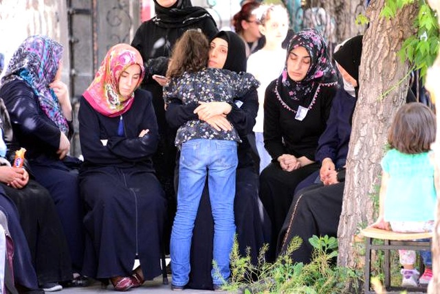'Prensesleri', Terör Kurbanı Babalarını Gözyaşlarıyla Uğurladı