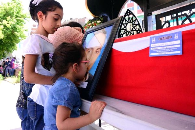 'Prensesleri', Terör Kurbanı Babalarını Gözyaşlarıyla Uğurladı