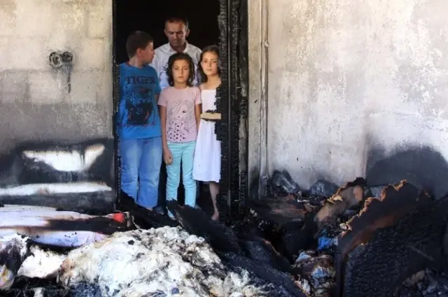 Şarj Aletinden Yangın Çıktı, Bütün Ev Yandı Kuran'ı Kerim'e Bir Şey Olmadı