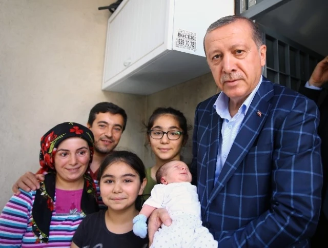 Cumhurbaşkanı Erdoğan Hasta Berberini Ziyaret Etti