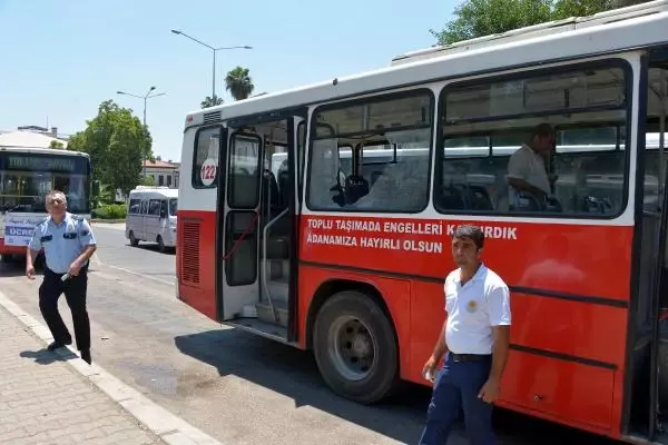 Belediye Otobüsüne Atılan Taş, Kadın Yolcuyu Yaraladı