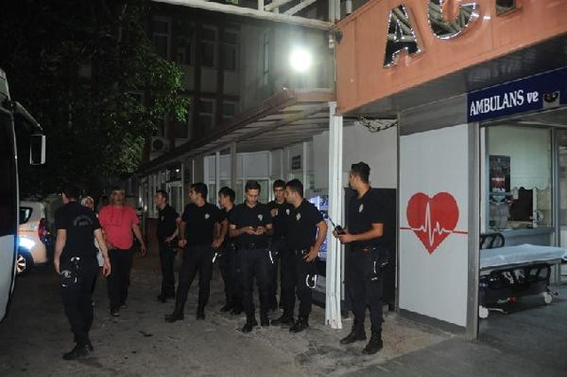 Gaziantep'te, 15 Yaşındaki Çocuk Polis Bıçakladı