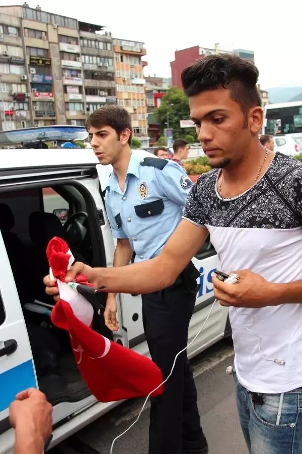 Iraklı ve Türk Gencin Kavgasını Polis Ayırdı