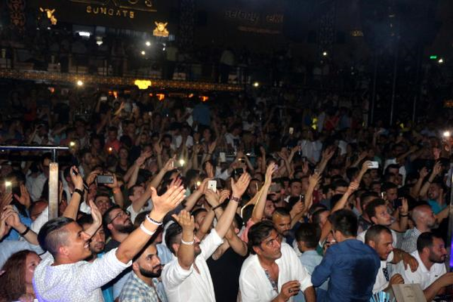 Serdar Ortaç'tan Hayranlarına Evlilik Tavsiyesi