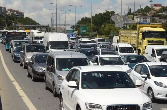 FSM'de Kaza, TEM Trafiğini Felç Etti