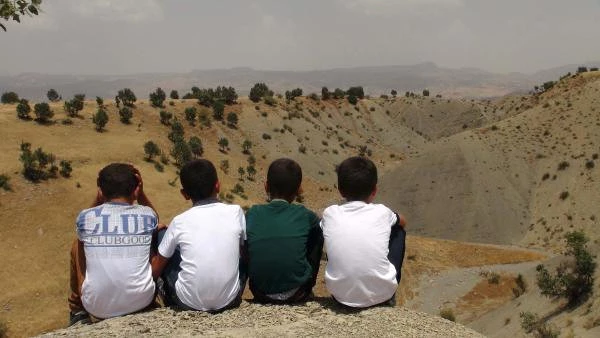 Şırnak'ta Buruk Bayramlaşma! Çocuklar Çadırlardan Şeker Topluyor