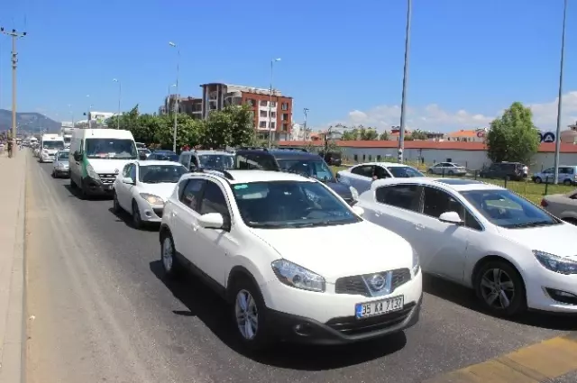 Turistik İlçeye Girişi Önlemek İçin Polis Barikat Kurdu