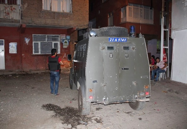 Diyarbakır'da Polise Atmak İçin Hazırladığı Eyp Elinde Patladı