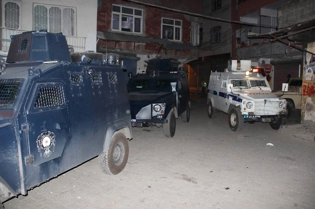 Diyarbakır'da Polise Atmak İçin Hazırladığı Eyp Elinde Patladı