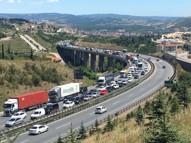 TEM Otoyolu'nda 5 Kilometrelik Trafik Oluştu