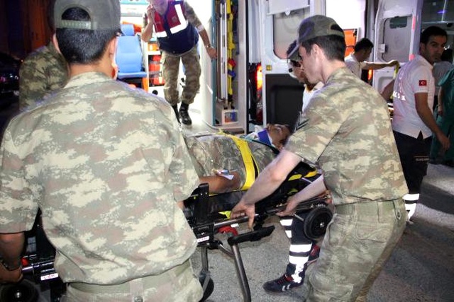 Askeri Araç Takla Attı: 3 Asker Yaralı