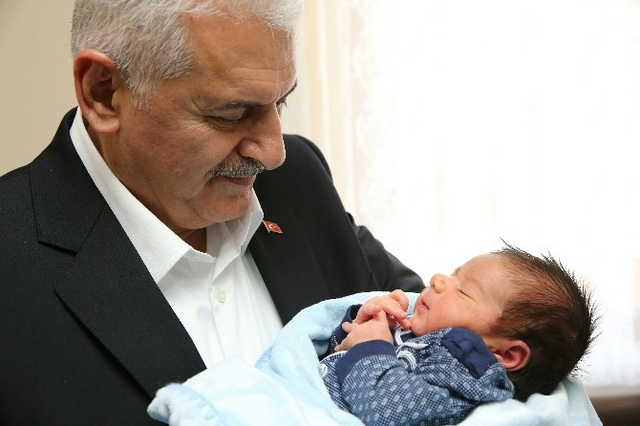 Başbakan'dan Sürpriz <a class='keyword-sd' href='/bebek/' title='Bebek'>Bebek</a> Ziyareti