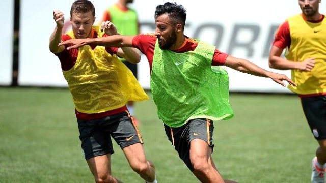  <a class='keyword-sd' href='/alex-telles/' title='Alex Telles'>Alex Telles</a>, Galatasaray'ın Kamp Kadrosunda Yer Almadı