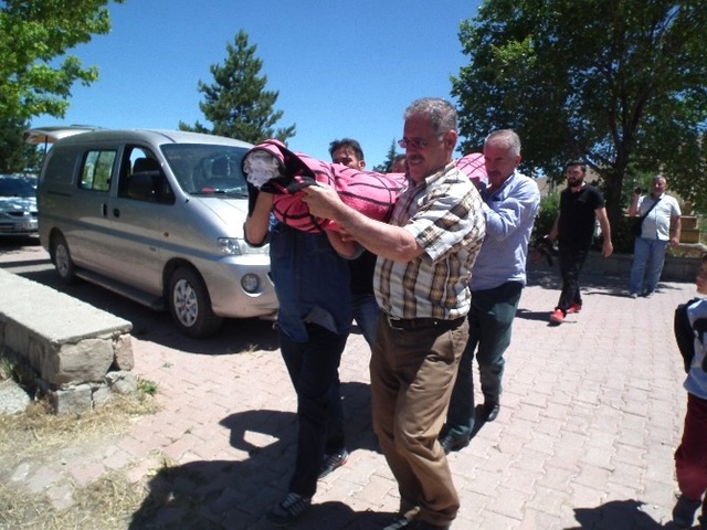 3 Polisi Şehit Eden Uzman Çavuşun Oğlunun Naaşını Camiye Sokmadılar