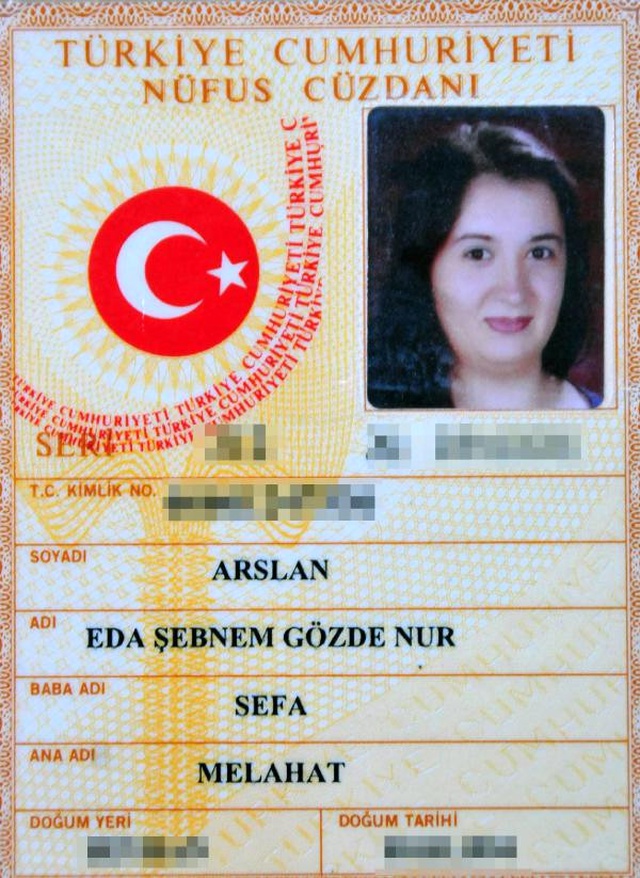 4 İsimli Üniversiteli Kız Adını Yazarken Bile Zorlanıyor
