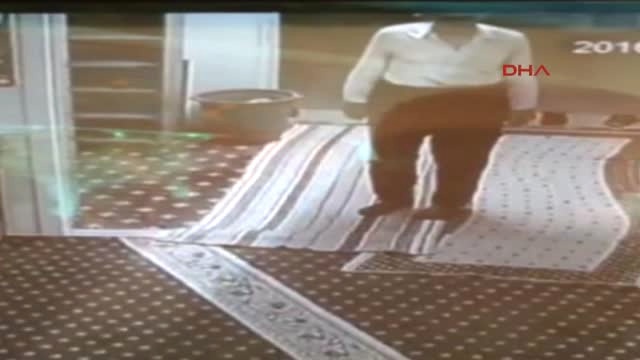 60 Yaşlarındaki Hırsız Camiden Yardım Kutusunu Çaldı