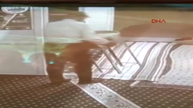 60 Yaşlarındaki Hırsız Camiden Yardım Kutusunu Çaldı