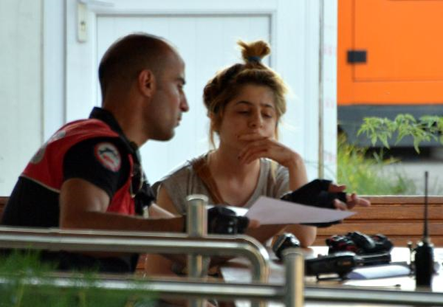 Ağabeyinin Kız Arkadaşını Bıçaklayan Genç Kızın 22 Yıl Hapsi İsteniyor