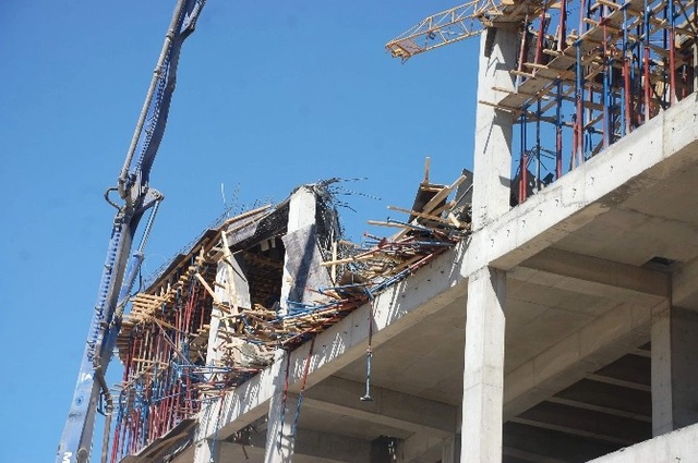 Avm İnşaatında Göçük: 8 Yaralı