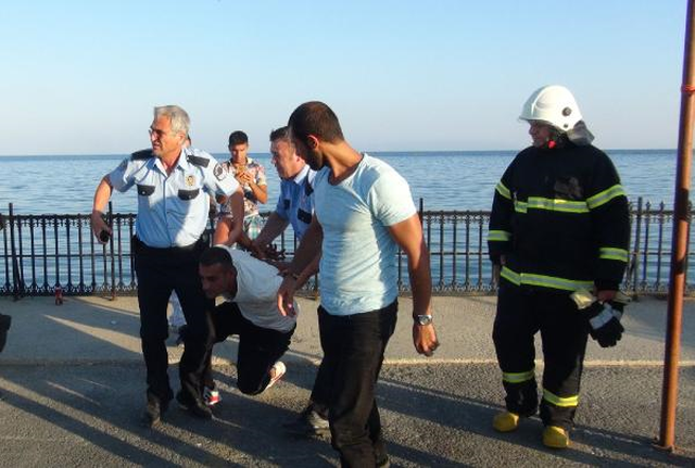 Kendini Yakmak İstedi, Çakmağı Düşürünce Etkisiz Hale Getirildi