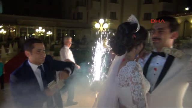 Şanlıurfa'daki Düğünde Dolar Yağmuru