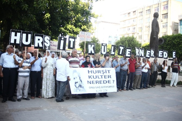 HDP'nin Basın Açıklamasına Türk <a class='keyword-sd' href='/bayrakli/' title='Bayraklı'>Bayraklı</a> Protesto