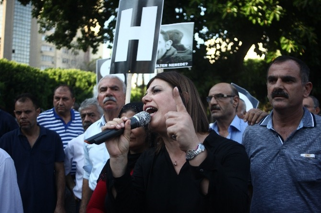 HDP'nin Basın Açıklamasına Türk Bayraklı Protesto