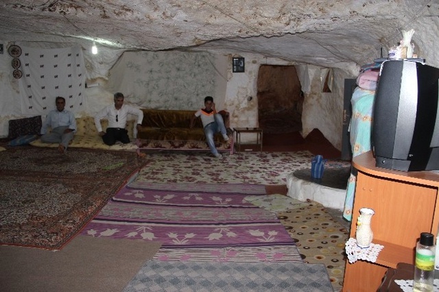 Sıcaktan Kaçıp, Mağaraya Yerleştiler