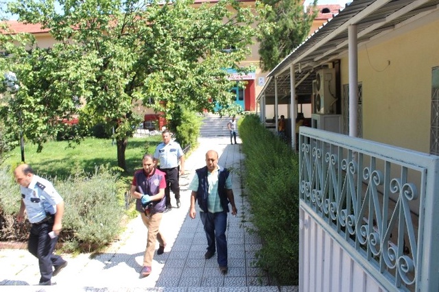 Malatya'da Bunalıma Giren Hemşire Dehşet Saçtı: 4 Yaralı