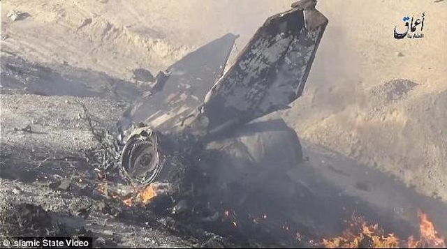 Pilotun Cesedini Çarmıha Gerip Üstüne de Uçak Maketi Koyarak Dalga Geçtiler