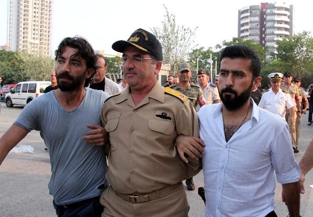 Akdeniz Bölge Garnizon Komutanı Böyle Gözaltına Alındı