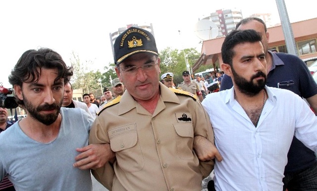 Akdeniz Bölge Garnizon Komutanı Böyle Gözaltına Alındı