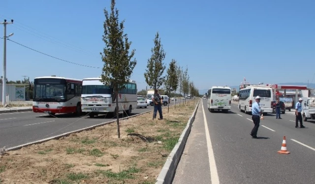 Polis Yola Otobüslü Barikat Kurdu
