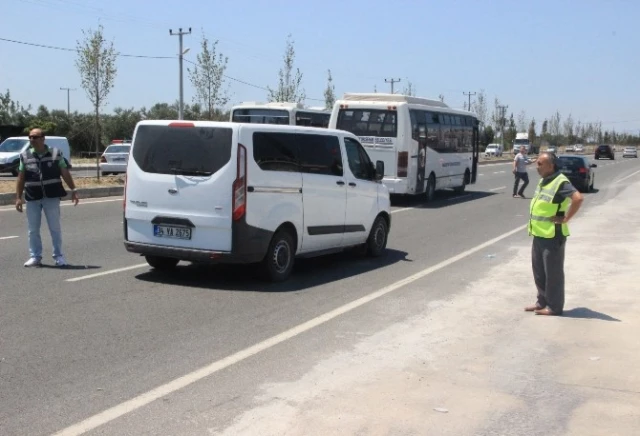 Polis Yola Otobüslü Barikat Kurdu