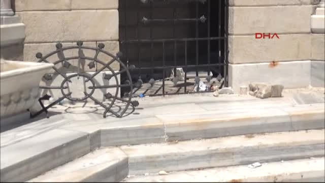 İzmir'deki Tarihi Saat Kulesi'nde Ağır Hasar