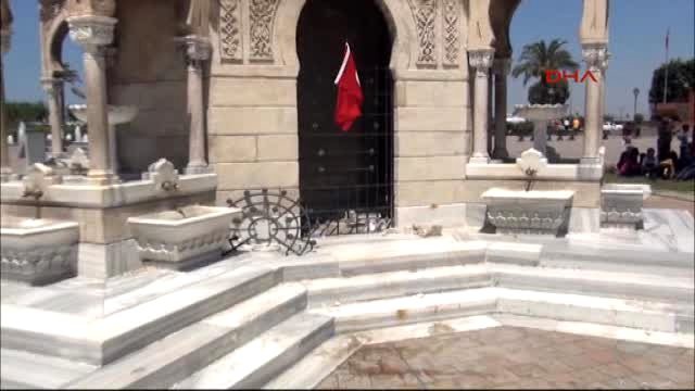 İzmir'deki Tarihi Saat Kulesi'nde Ağır Hasar
