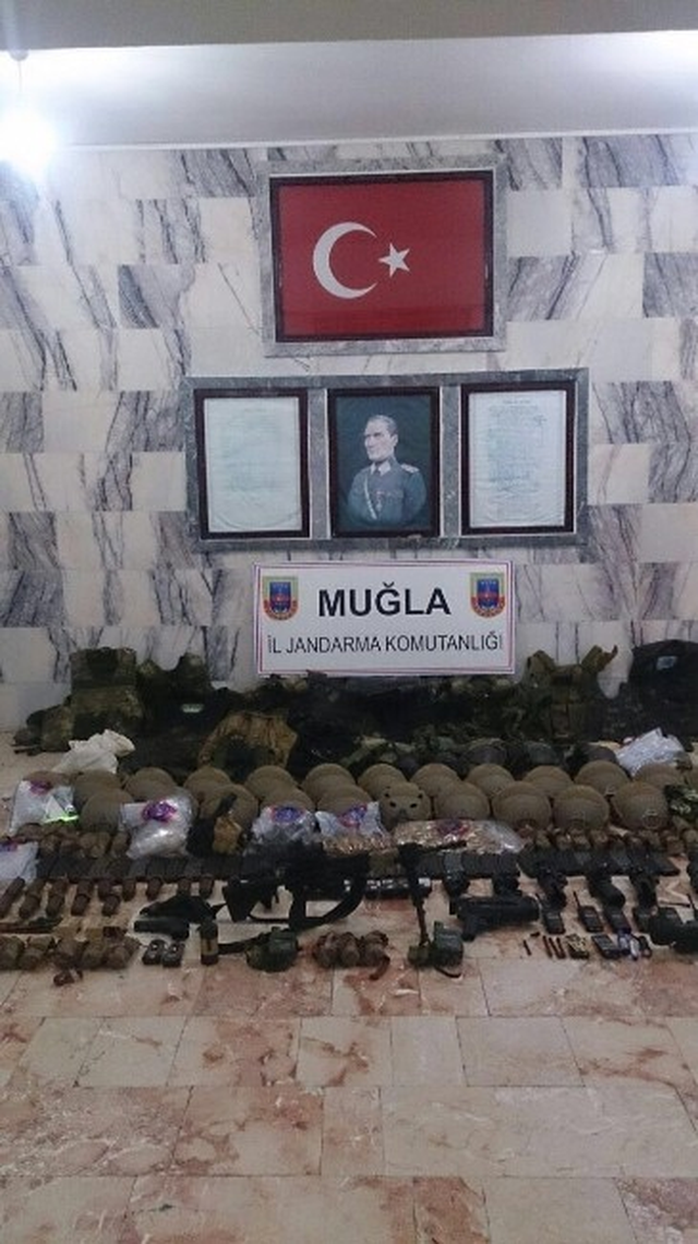 Erdoğan'ın Kaldığı Oteli Basan Darbeci Askerlerin Silahları Ele Geçirildi