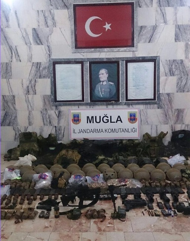 Erdoğan'ın Kaldığı Oteli Basan Darbeci Askerlerin Silahları Ele Geçirildi