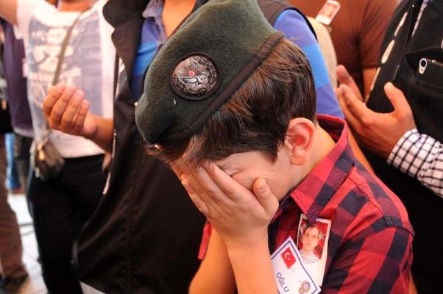 Şehit Emniyet Müdürü'nü, 13 Yaşındaki Oğlu Gözyaşlarıyla Uğurladı