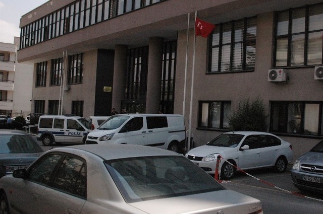 Başbakanlık Çalışanlarının Kimliklerine El Konuldu