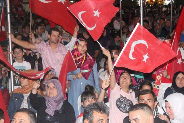 Gençlerden FETÖ'ye 'Maklube' Göndermesi