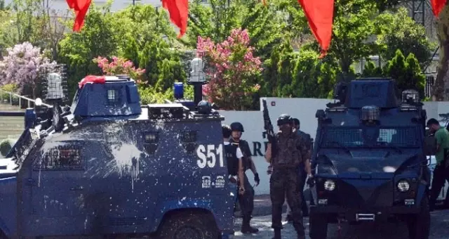 Sütlüce'de Sıcak Saatler! Rektörün Polis Koruması, Polise Ateş açtı