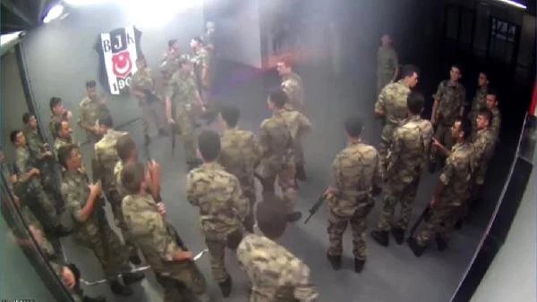 Darbeci Askerler Helikopterle Vodafone Arena'ya İnmiş