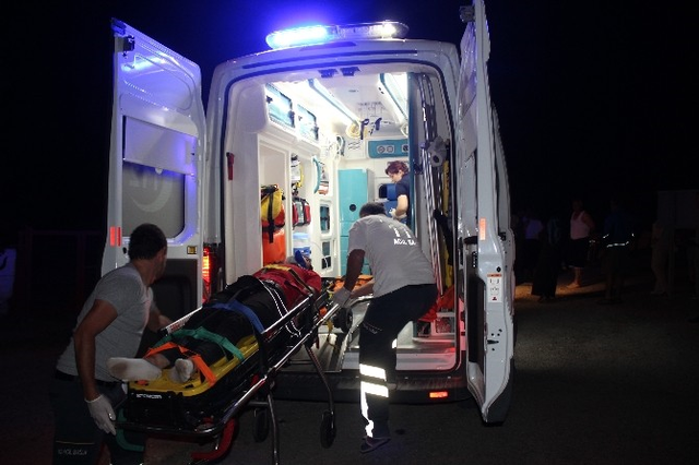 Motosikletten Düştü, Yardımına Vekiller Yetişti