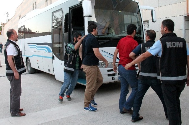 Elazığ'da Gözaltına Alınan Polislerin Üzerinden 1 Dolar Çıktı