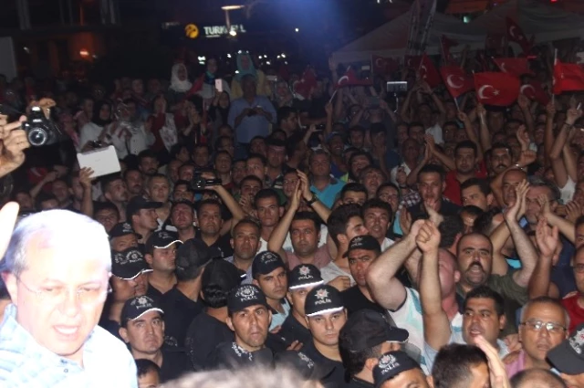 Aydın'da Demokrasi Nöbetinde AK Parti'lilerle CHP'liler Birbirine Girdi