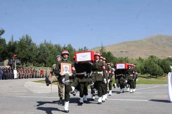 Hakkari'de Şehit Polisler İçin Hazin Tören