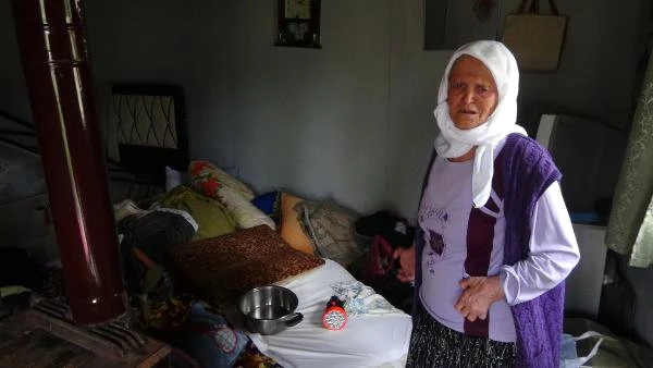 70 Yaşındaki Yalnız Kadını, Hırsızlar Yine Ağlattı