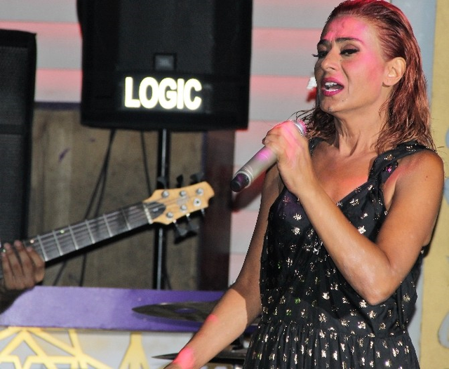 Yıldız Tilbe'nin Kollarındaki Lekeler Dikkat Çekti
